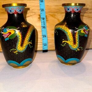 🐈‍⬛ Vintage Chinese Cloisonne mirror vases with dragons .